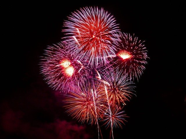 fireworks-1758_640.jpg
