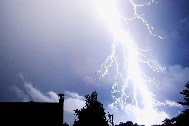 lightning-1845_640.jpg