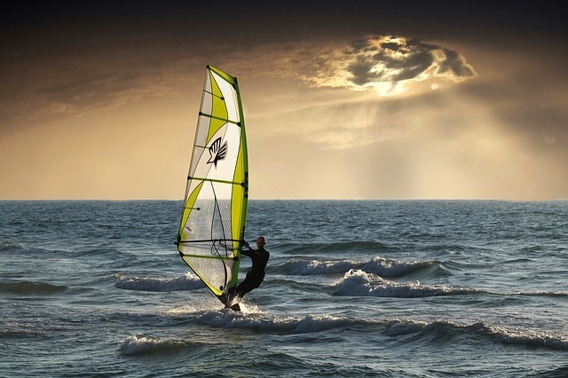 windsurfing-2298647_640.jpg